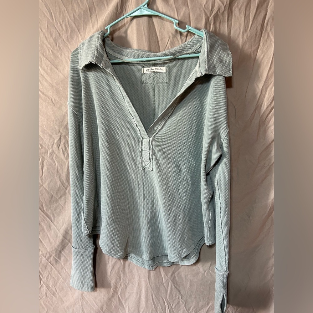 We The Free Light Gray Long Sleeve Top